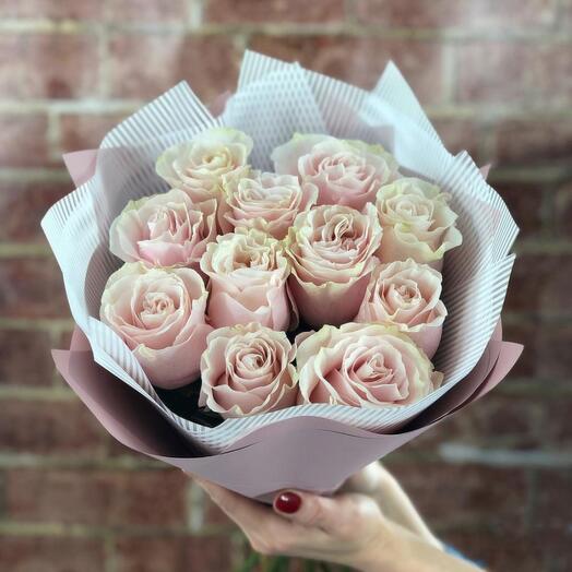 11 soft pink roses mix