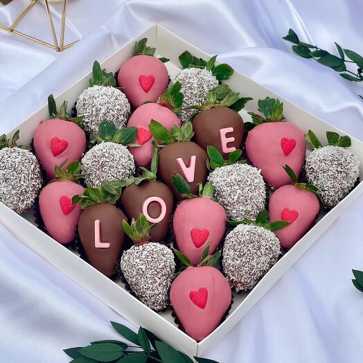Клубника в шоколаде Lovely (16-20 ягод)
