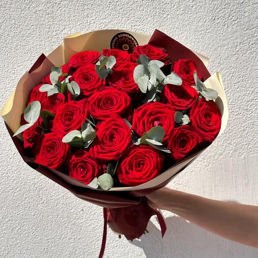19pcs Red roses with eucalyptus