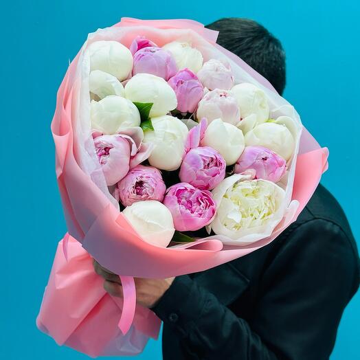 Bouquet of delicate peonies