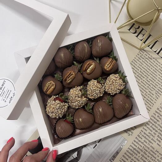 Strawberries in chocolate 16 pcs
