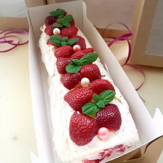Meringue roll🫖 with cranberries and 🍓strawberries🎉