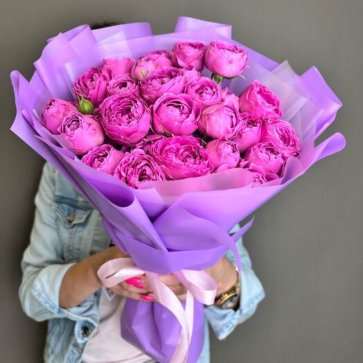 Bouquet of peony-shaped Bubbles roses
