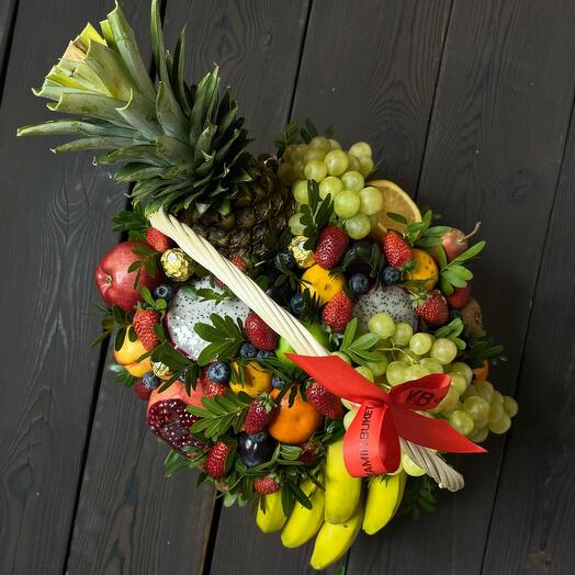 Корзина с фруктами