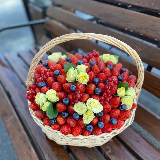 Букет из клубники в корзине