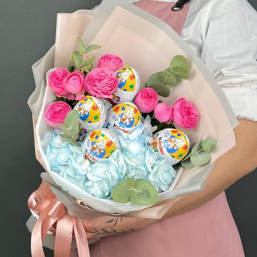 A bouquet of chocolates. KINDER surprise candies, Silva Pink bush roses and Blue Hydrangea