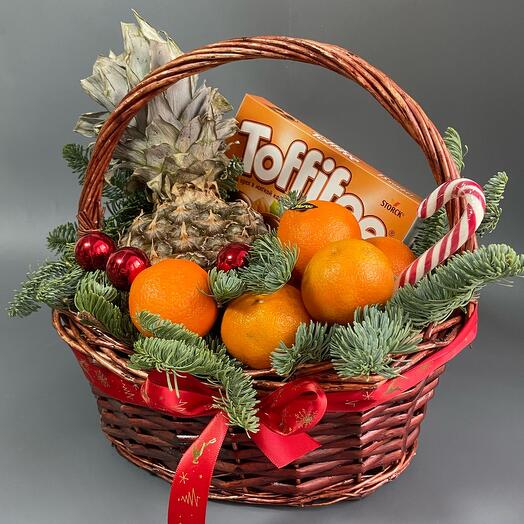 Корзина новогодняя с мандаринами