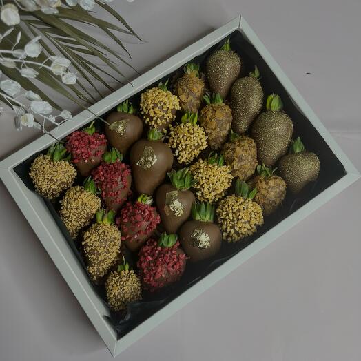 Клубника в шоколаде Box 24 asorti-milk