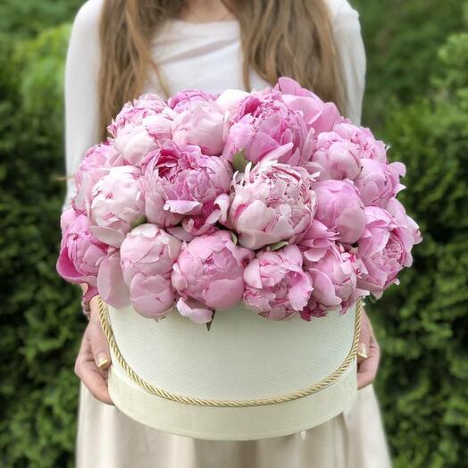 39 pink peonies in a hat box