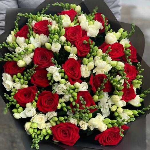 Букет с фрезией "Bouquet with roses and freesia"