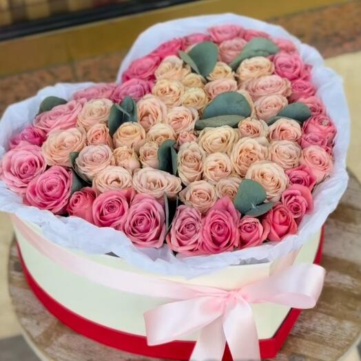 Цветы в коробке сердце