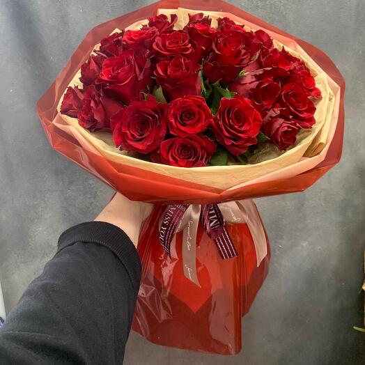 Шикарные 25 красных роз 🥰🌹