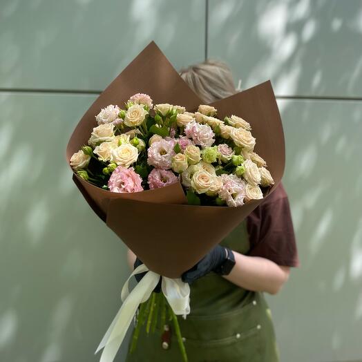 Flores en maceta de madera