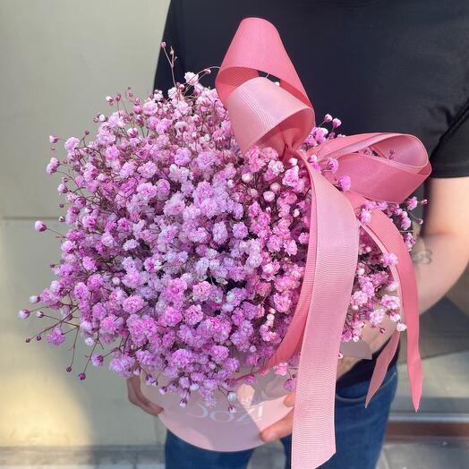 Пушистая гипсофила в шляпной коробке