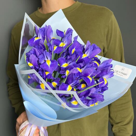 Букет из 15 ирисов