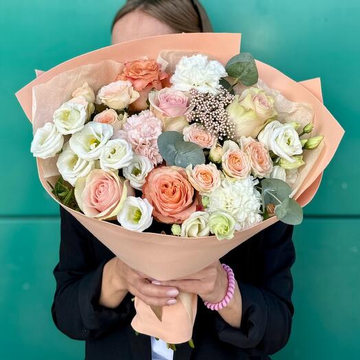 Bouquet in peach shades