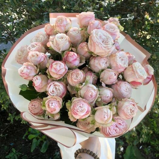 Peony-shaped roses Tenderness