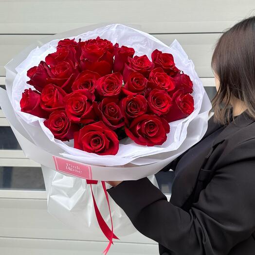 25 алых роз