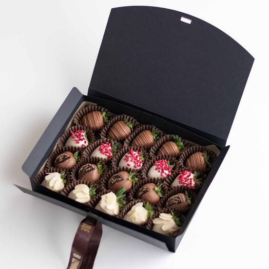 Chocolate-covered strawberries "Pandora" - 20 berries