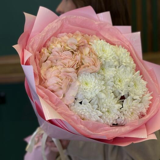 A bouquet of hydrangeas and chrysanthemums.