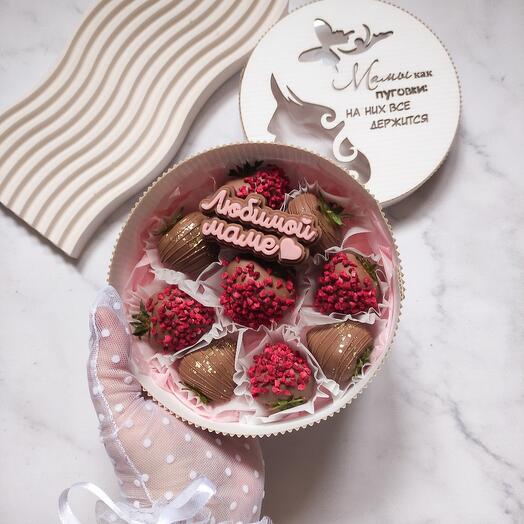 Подарок любимой маме клубника в шоколаде