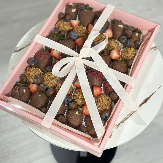 30 клубник в шоколаде и 125 грамм голубики