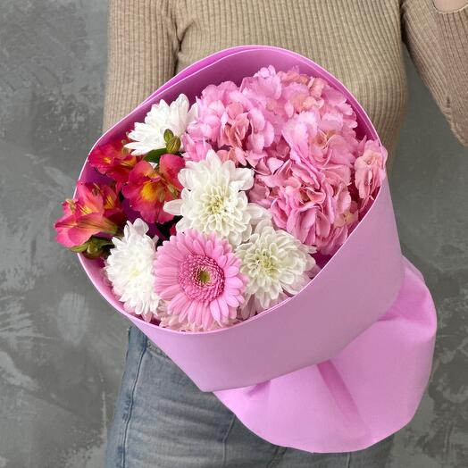 Нежный букет с гортензией, герберой, альстромерией и хризантемой🌸