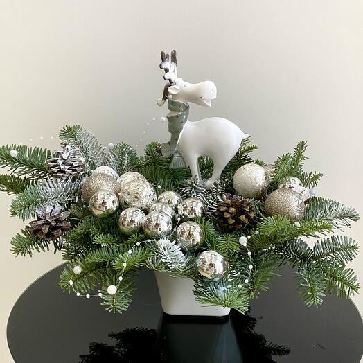 Кашпо Зимний олень