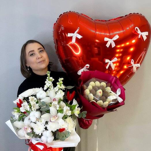 Набор клубника в шоколаде букете, воздушный шар сердце и шляпная коробочка с цветами - Период