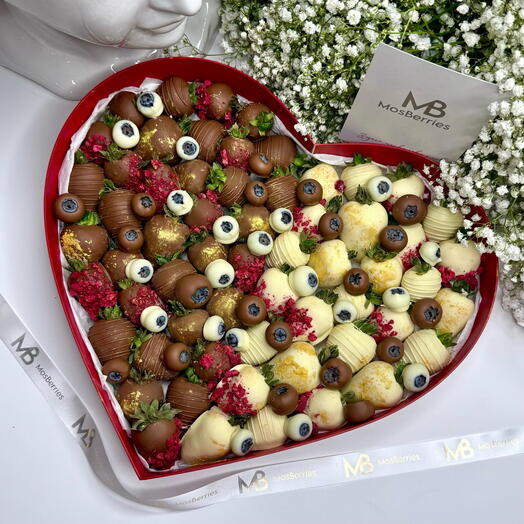 Клубника в шоколаде Сердце XL с голубикой «Heart» (50-60 ягод)
