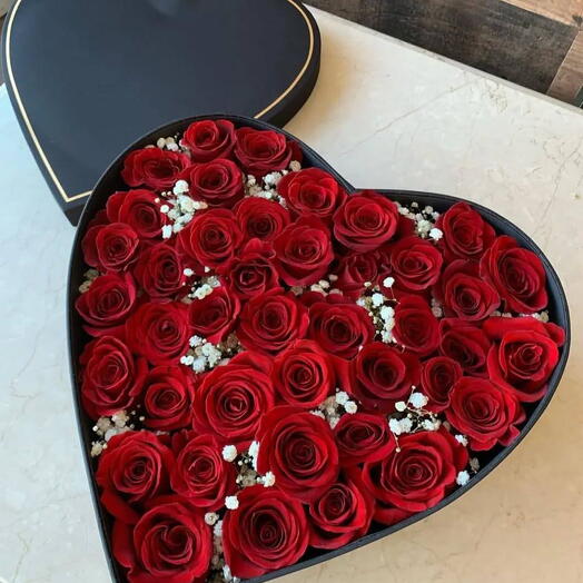 EVER RED ROSES IN A HEART BOX