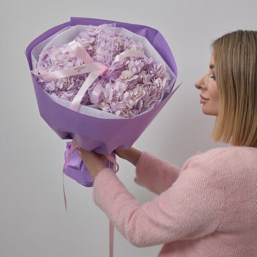 Нежный букет из 3 фиолетовых гортензий бмнг