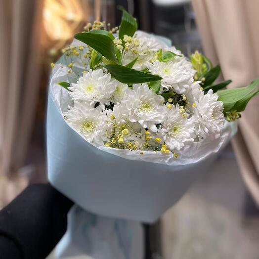 Нежный букет из хризантем