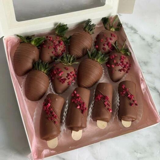 Клубника в шоколаде с бананом