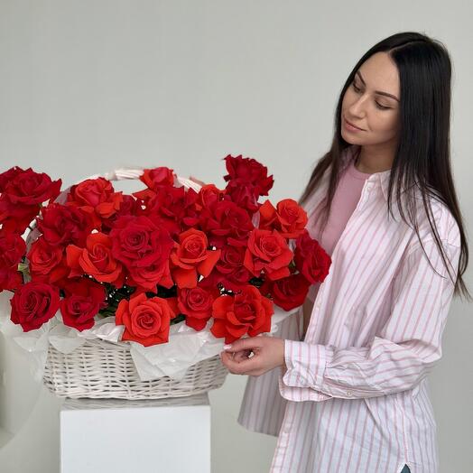 WOW basket with red and scarlet red roses