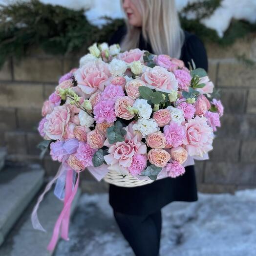 🌸Корзина с цветами «Восторг любимой» из роз, диантусов и кустовых роз