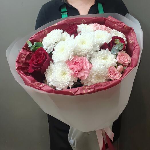 Passion bouquet with red roses, chrysanthemum, dianthus and bush rose