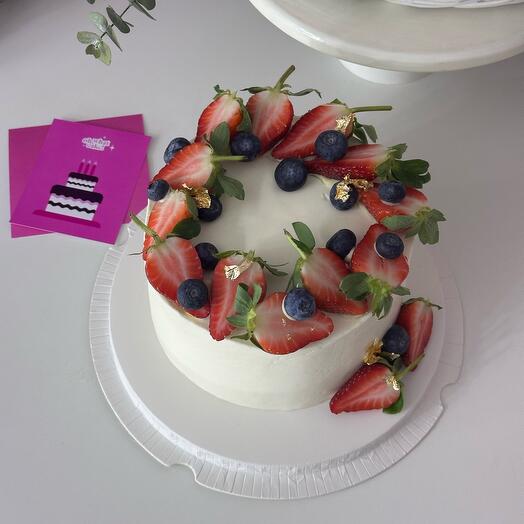 Торт с ягодным оформлением 1,5 кг