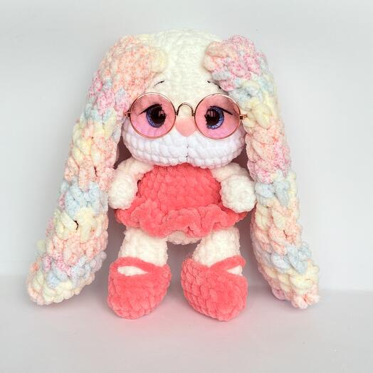Мягкая игрушка Зайка весенняя в очках коралловая