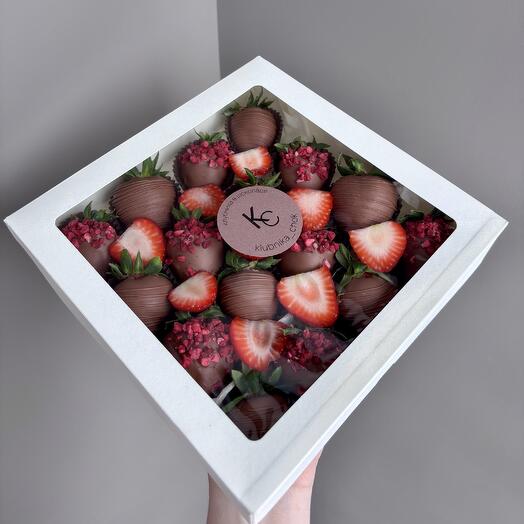 КЛУБНИКА В ШОКОЛАДЕ 🍓 (16 ягод ) малиновый раф