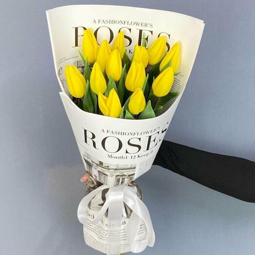 Букет из 13 желтых тюльпанов