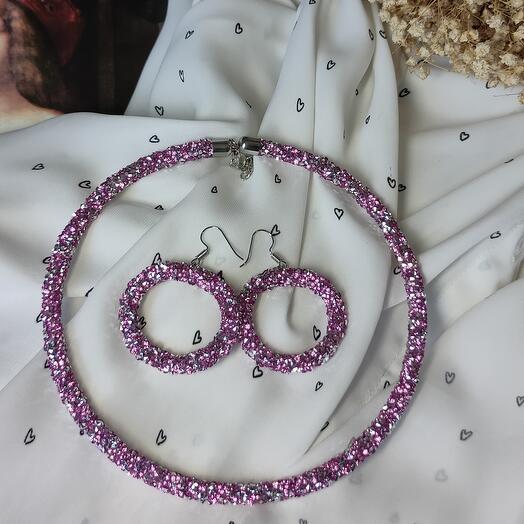 Чокер и серьги в нежном сиреневом исполнении