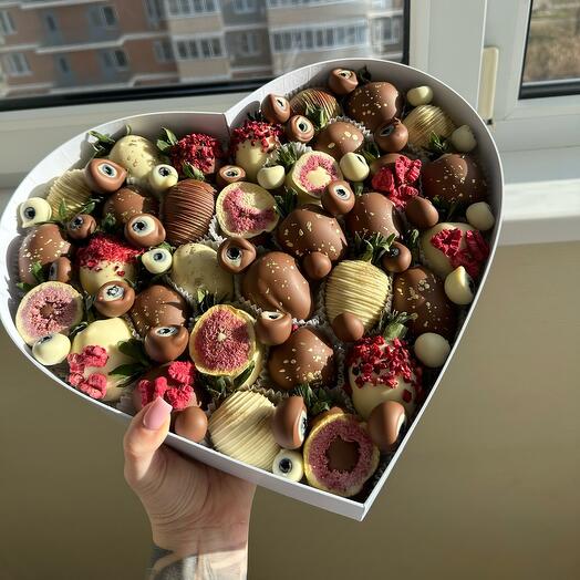 Клубника в шоколаде роскошный набор  "Сердце Dabl Mix"