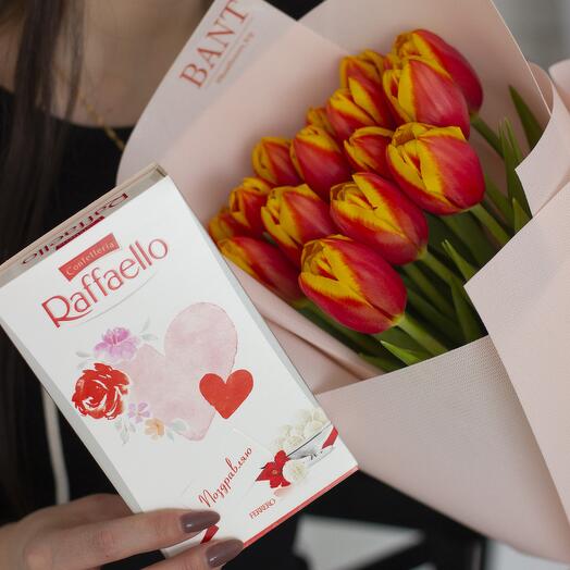 15 огненных тюльпанов + Raffaello