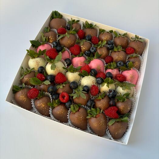 Клубника в шоколаде «Berry Day 25-36 шт