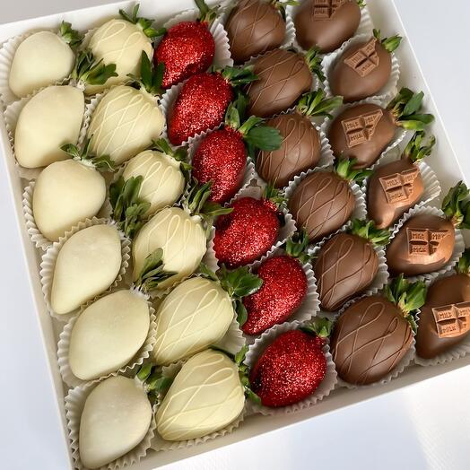Клубника в молочном и белом шоколаде