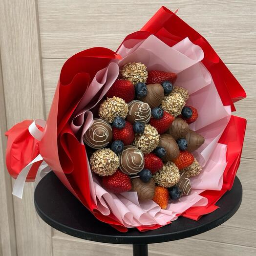 Букет из клубники в шоколаде букет Амур