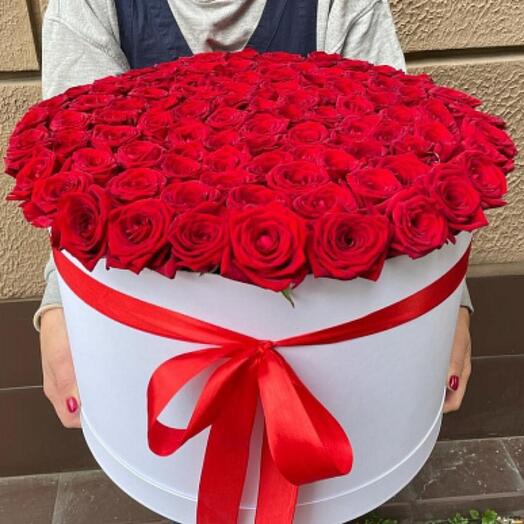 Цветы в коробке/ красные розы