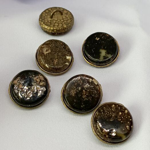 Комплект пуговиц из натурального янтаря