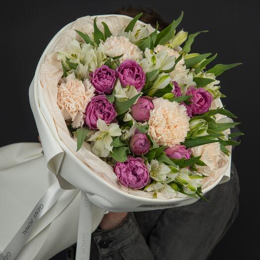 Авторский букет "Madam Di 🌷" с кустовыми пионовидными розами